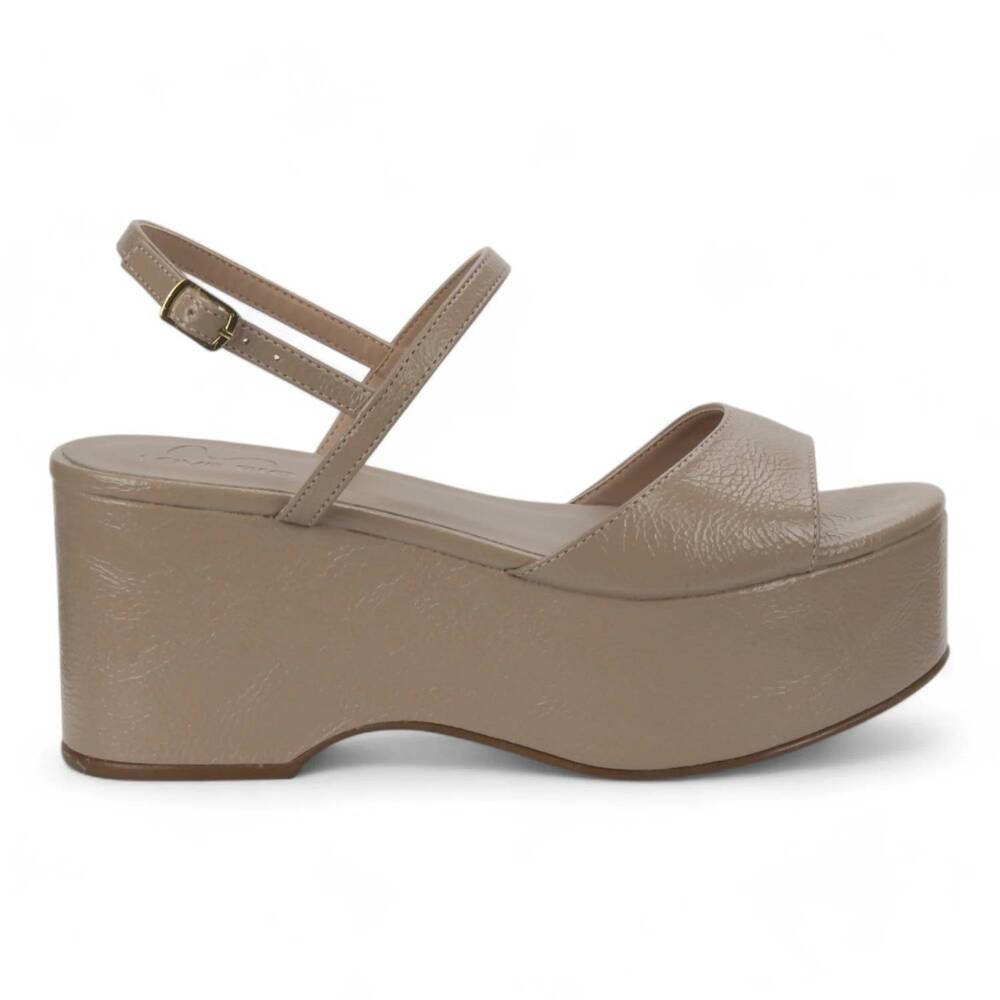 NEW LOVE RIO women's urca wet platform sandal in taupe